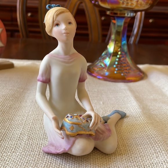Vintage Cybis Girl with trinket chest Box porcelain figurine statue signed 1967 - Picture 4 of 9
